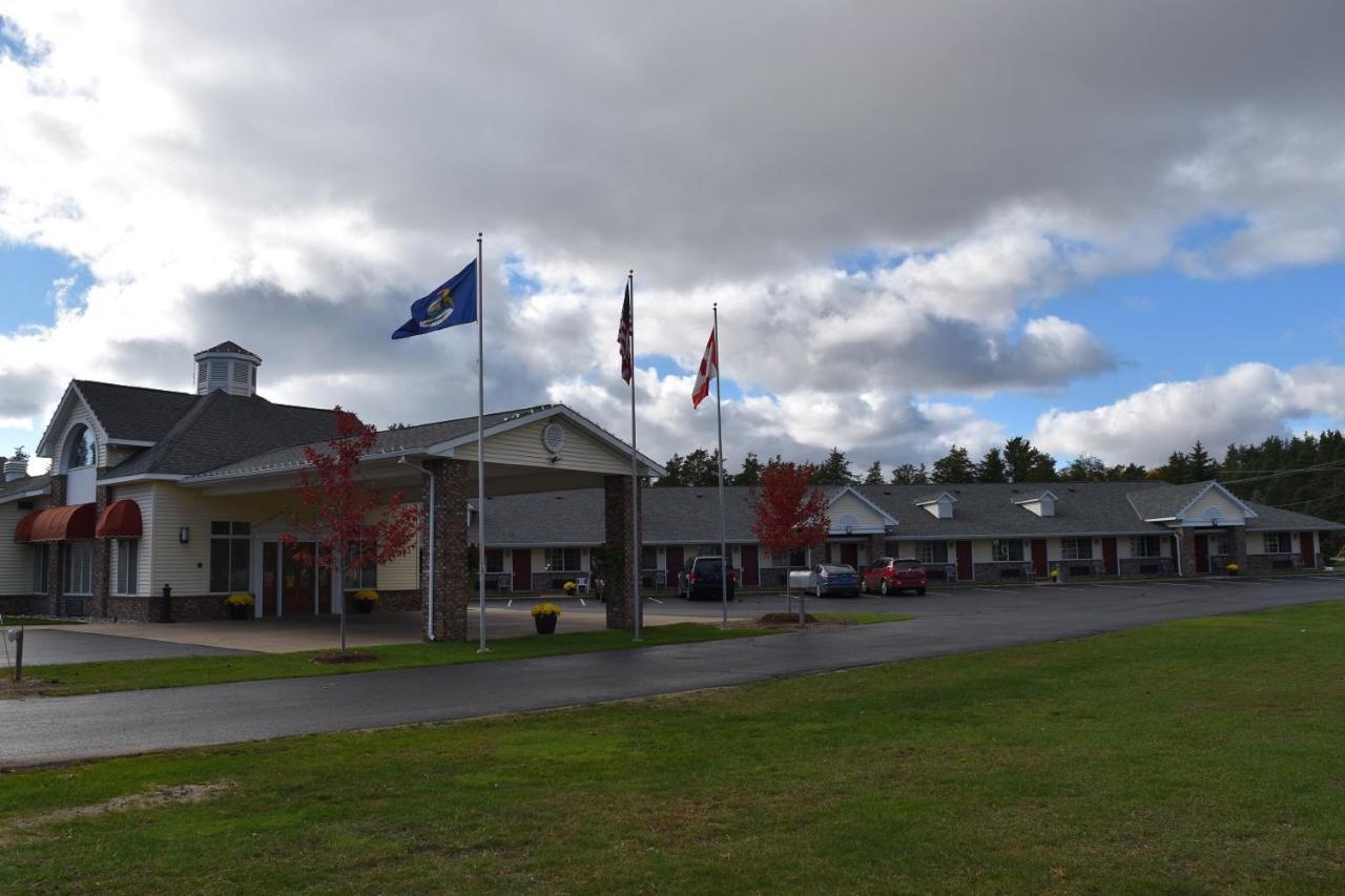 Best Western Of Harbor Springs Motel Exterior photo